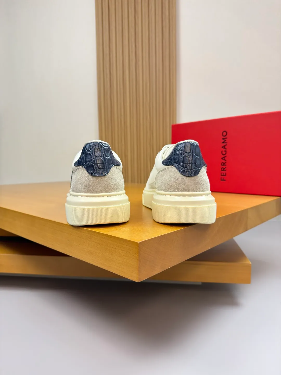 Men's men's shoes 💰440 [New style] 🏃‍♂️🏃‍♂️[Ferragamo] Ferragamo - High-end quality original order·Casual sports shoes -Upper: 🔝Nappa calfskin, suede calfskin, shoe body. Sewing brand totem, tongue air pressure brand logo -Inner: water-dyed cowhide -Outsole: ultra-light TPU foam rubber; molded outsole -Ultra-high quality control and fine workmanship: outstanding (high-end, extravagance, grade) -Size: 38-45 (46, can be customized)